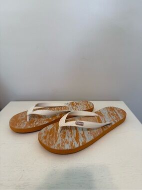 Feelgoodz Orange and White Pattern Flip Flops // Mens 9.5-11